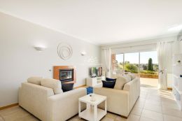 Elegant apartment with communal pool and access to golf course near Carvoeiro